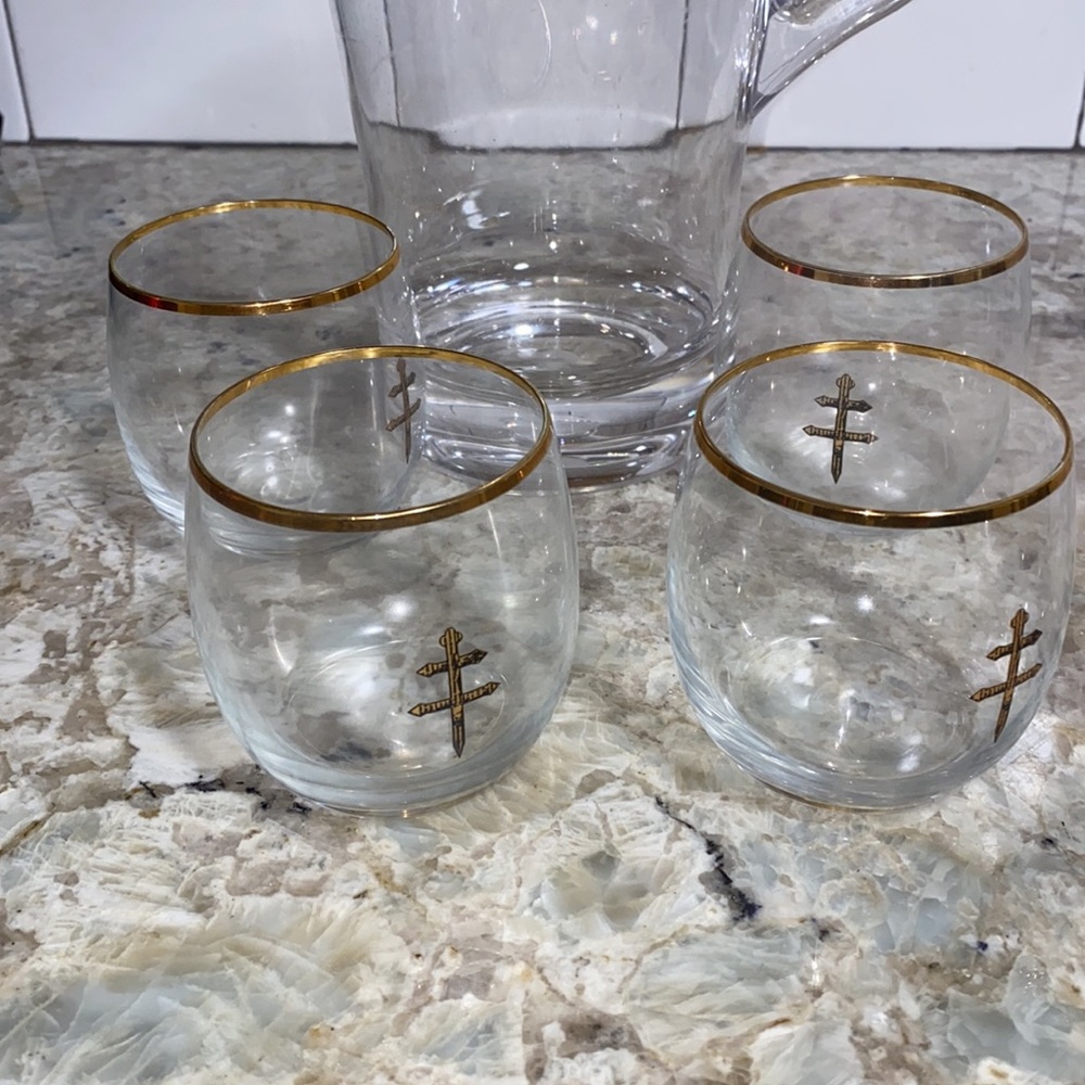 Dusse 4 Piece Gold Trim Cognac Glassware Set With Pitcher.